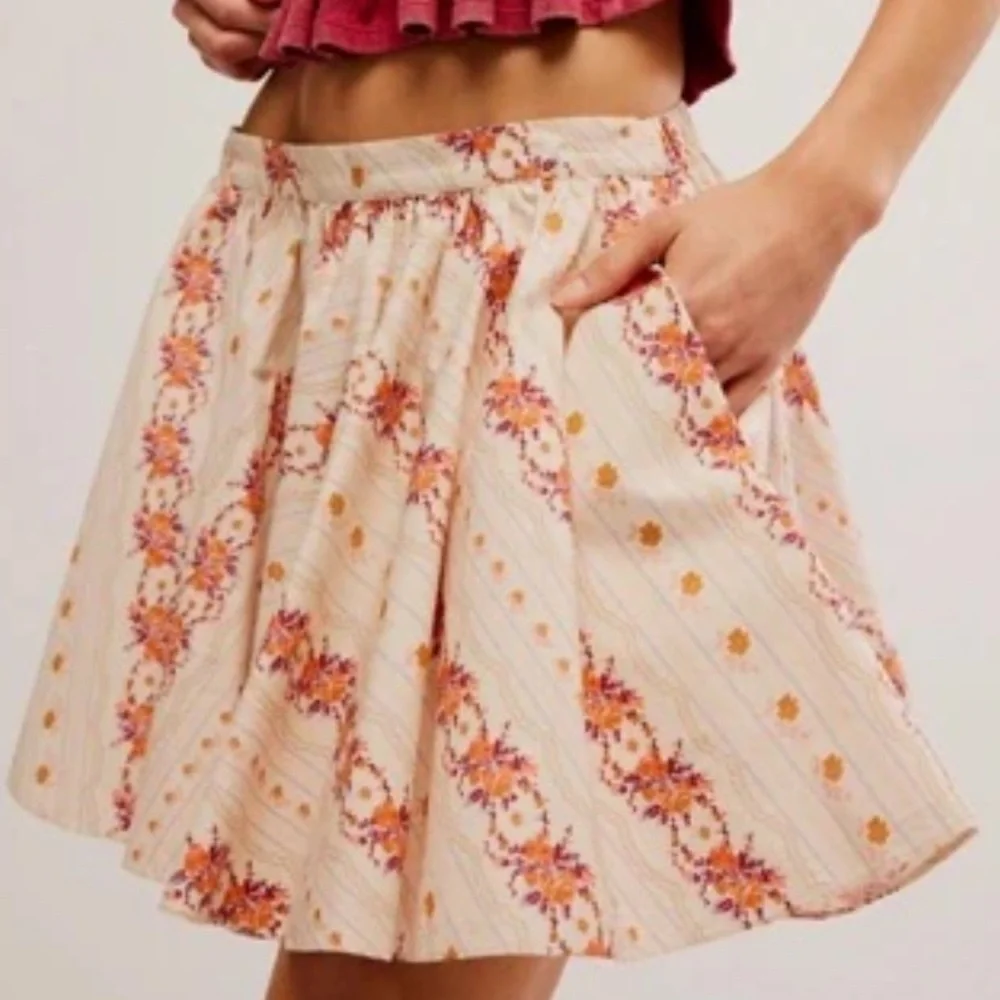 NWT Free People Gaia Printed Mini Skirt in Ivory Combo Size Small Feminine - Picture 4 of 13